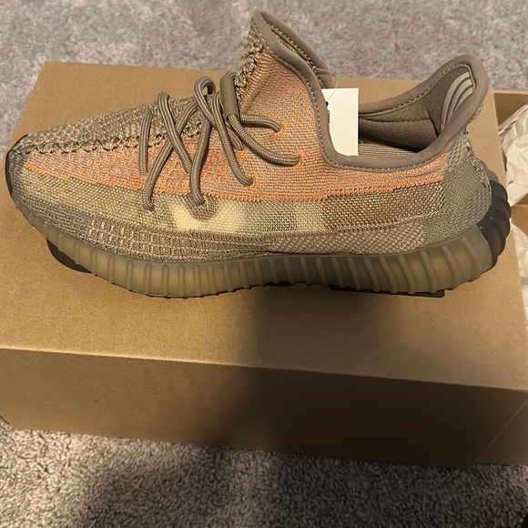 YEEZY BOOST 350 V2